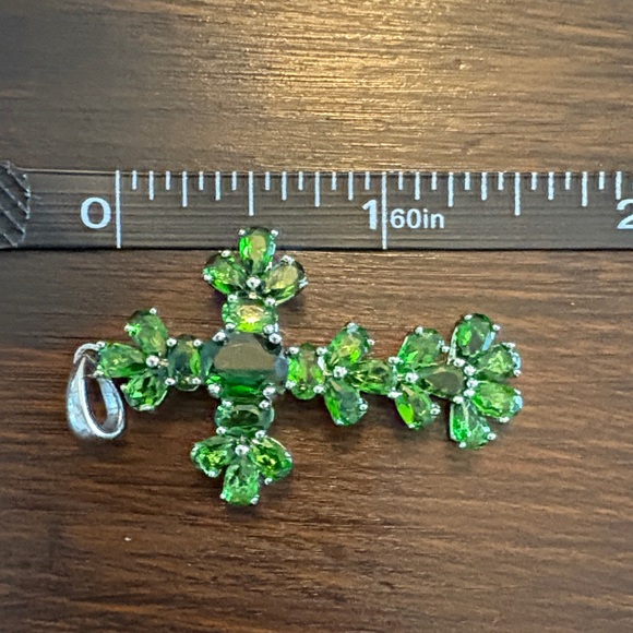 Elegant Green Gemstone Cross Pendant - Picture 3 of 3